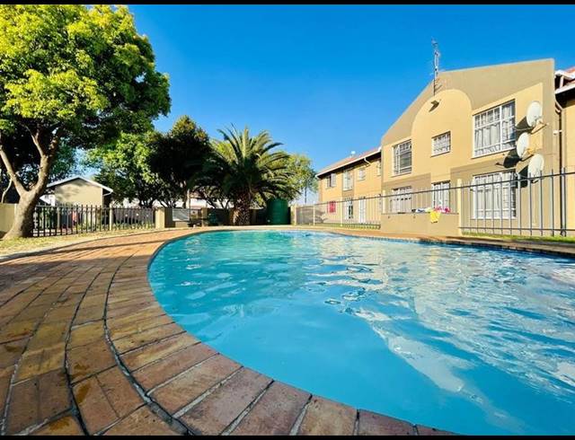 2 BEDROOM TOWNHOUSE FOR SALE IN VERWOERDPARK